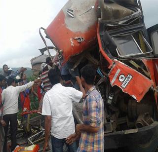 Accident in Indore bus of Amalner depot in Pritampur | अमळनेर डेपोच्या इंदौर बसला प्रितमपूरमध्ये अपघात