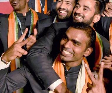 Indian players to the Olympics depart | ऑलिम्पिकसाठी भारतीय खेळाडू रवाना