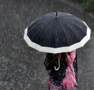 The rain broke down with the Mumbaiites | पावसाने मुंबईकरांना झोडपले