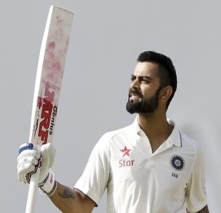 Kohli scored century with India strong | कोहलीच्या शतकाने भारत मजबूत