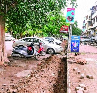 Trouble with encroachments on the pavement | पदपथावरील अतिक्रमणांचा त्रास