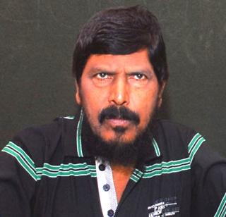 CID probe into Nerul killing case - Athawale | नेरुळ हत्या प्रकरणाची CIDमार्फत चौकशी व्हावी - आठवले