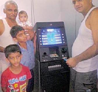 Money from ATMs that can be withdrawn from Bhamragarh | भामरागडवासीय काढू शकणार एटीएममधून पैसे Money from ATMs that can be withdrawn from Bhamragarh | भामरागडवासीय काढू शकणार एटीएममधून पैसे