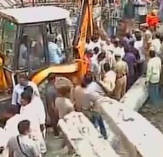 2 killed, 3 injured in building collapse in Hyderabad | हैदराबादमध्ये निर्माणाधीन इमारत कोसळून 2 ठार, 3 जखमी