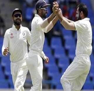 Follow-on West Indies; In the second innings, 21 runs were scored | वेस्ट विंडीजला फॉलोऑन; दुसऱ्या डावात १ बाद २१ धावा