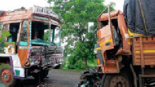 The driver killed in the truck accident | ट्रक अपघातात चालक ठार The driver killed in the truck accident | ट्रक अपघातात चालक ठार