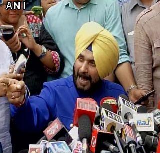 Sidhu resigns due to stay away from Punjab - Sidhu | पंजाबपासून दूर राहण्यास सांगितल्यानेच राजीनामा - सिद्धू