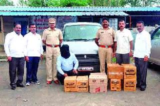 The gourmet seized on the gondola dumala granary | गोंदे दुमाला फाट्यावर मद्यसाठा जप्त The gourmet seized on the gondola dumala granary | गोंदे दुमाला फाट्यावर मद्यसाठा जप्त