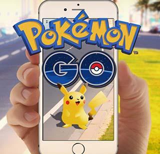 Looking for 'Pokémon Go' on the youth street | ‘पोकेमॉन गो’ला शोधण्यासाठी तरुणाई रस्त्यावर