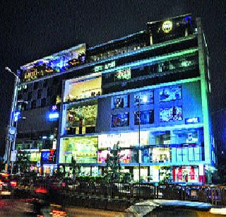 Nightlife trips in the city | शहरात नाइटलाइफची धूम Nightlife trips in the city | शहरात नाइटलाइफची धूम