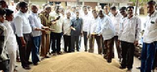After 20 days the market committee's work is going on | २० दिवसांनंतर बाजार समितीचे कामकाज सुरू After 20 days the market committee's work is going on | २० दिवसांनंतर बाजार समितीचे कामकाज सुरू