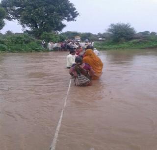 Rainfall on the second day in Washim district! | वाशिम जिल्ह्यात दुस-या दिवशीही संततधार पाऊस!