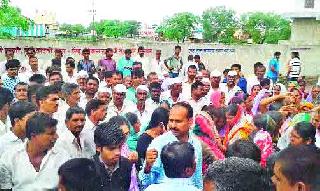 Hospital collapse | विवाहीतेच्या मृत्यूप्रकरणी रुग्णालयाची तोडफोड Hospital collapse | विवाहीतेच्या मृत्यूप्रकरणी रुग्णालयाची तोडफोड