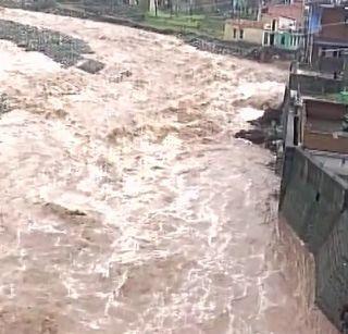 Rainfall in both the districts of Jammu and Kashmir, the death of both | जम्मू काश्मीरमध्ये पावसाचा कहर, दोघांचा मृत्यू