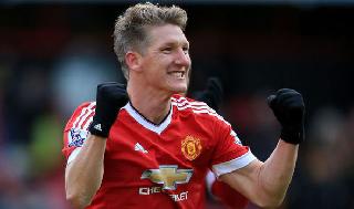 Germany's football captain Schweinsteiger retired | जर्मनीचा फुटबॉल कर्णधार श्वेनस्टायगर निवृत्त