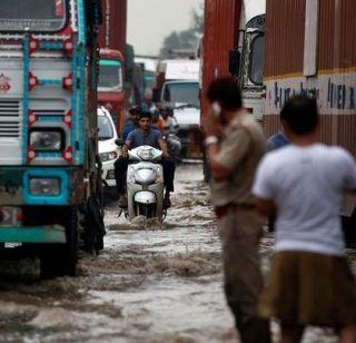 Record rain in most parts of the country Friday | देशभरातल्या ब-याचशा भागात शुक्रवारी पडला विक्रमी पाऊस