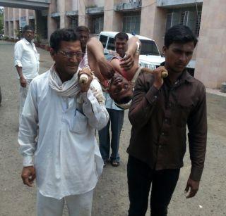 The patient is directly in the Superintendent's office | रूग्ण थेट झोळीतून अधीक्षक कार्यालयात