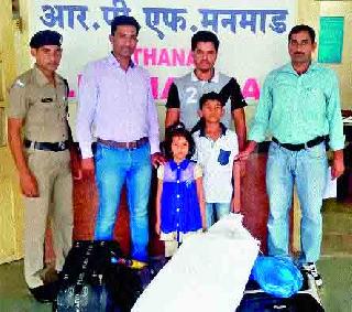 अल्पवयीन मुले पालकांच्या स्वाधीन