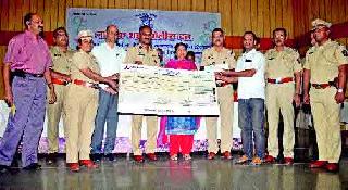 Rs 125 lakhs to 'Friends' return Rs 17 lakhs | ‘मैत्रेय’च्या १२५ ठेवीदारांना १७ लाख रुपये परत Rs 125 lakhs to 'Friends' return Rs 17 lakhs | ‘मैत्रेय’च्या १२५ ठेवीदारांना १७ लाख रुपये परत