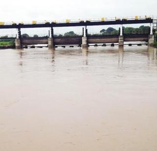 Thirsty rain in thirsty Latur district | तहानलेल्या लातूर जिल्ह्यात दमदार पाऊस Thirsty rain in thirsty Latur district | तहानलेल्या लातूर जिल्ह्यात दमदार पाऊस