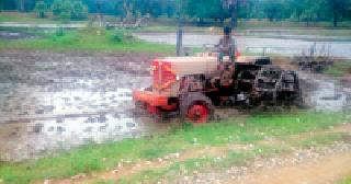Use of machinery in farm masonry | शेती मशागतीत यंत्राचा वापर Use of machinery in farm masonry | शेती मशागतीत यंत्राचा वापर