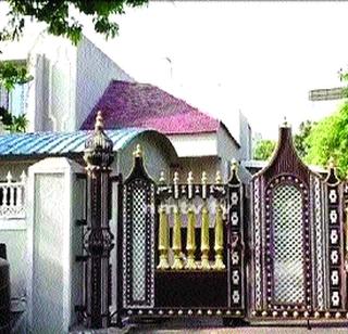 Open the doors of the mayor's bungalow for the common man! | महापौर बंगल्याचे प्रवेशद्वार सामान्यांसाठी खुले करा! Open the doors of the mayor's bungalow for the common man! | महापौर बंगल्याचे प्रवेशद्वार सामान्यांसाठी खुले करा!