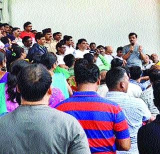 Commissioner to communicate with the citizens | आयुक्तांनी साधला नागरिकांशी संवाद Commissioner to communicate with the citizens | आयुक्तांनी साधला नागरिकांशी संवाद