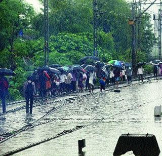 'Rain' block on the train | रेल्वेवर ‘रेन’ब्लॉक 'Rain' block on the train | रेल्वेवर ‘रेन’ब्लॉक