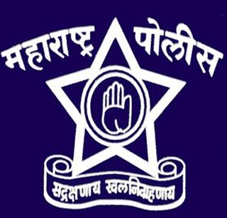 Police help American youth | अमेरिकन युवतीला पोलिसांची मदत Police help American youth | अमेरिकन युवतीला पोलिसांची मदत