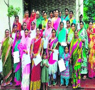 Record of wife named wife on Satabah! | सातबा-यावर पतीने केली पत्नीच्या नावांची नोंद! Record of wife named wife on Satabah! | सातबा-यावर पतीने केली पत्नीच्या नावांची नोंद!