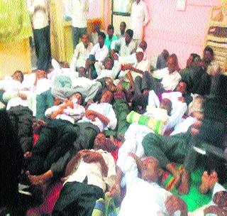 Take the Swabhimani's sleep to agitation | ‘स्वाभिमानी’चे झोपा काढो आंदोलन Take the Swabhimani's sleep to agitation | ‘स्वाभिमानी’चे झोपा काढो आंदोलन