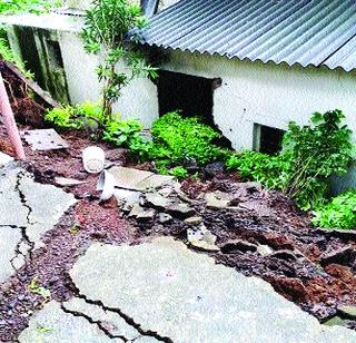 Raigad district was thundered by rain | रायगड जिल्ह्याला पावसाने झोडपले