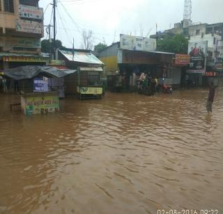 Due to heavy rainfall, flooding in Dindori | मुसळधार पावसामुळे दिंडोरीमध्ये पूरस्थिती