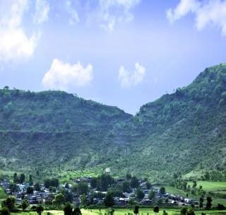 Seven villages in the landslide of landslide! | सात गावे भूस्खलनाच्या छायेत! Seven villages in the landslide of landslide! | सात गावे भूस्खलनाच्या छायेत!