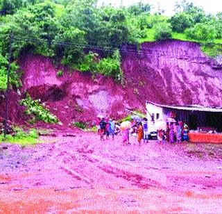 Dangerous levels crossed rivers | नद्यांनी ओलांडली धोकादायक पातळी