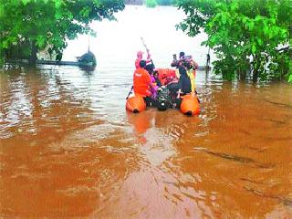 Five villages injured; 20 houses collapse; Eight shops damage | पाच गावांना फटका : २० घरांची पडझड; आठ दुकानांचे नुकसान