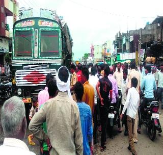 Truck driver found dead! | ट्रक चालक आढळला मृतावस्थेत!