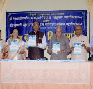 Students are successful, but they are always humble | विद्यार्थ्यांनो यशस्वी झालात, तरी कायम नम्र रहा Students are successful, but they are always humble | विद्यार्थ्यांनो यशस्वी झालात, तरी कायम नम्र रहा