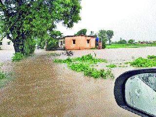 River river farming has gone | नदीकाठची शेती गेली वाहून