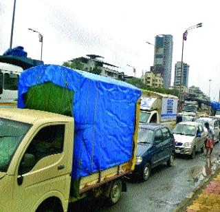 Dissatisfaction with the traffic jam | वाहतूक कोंडीमुळे प्रवाशांमध्ये असंतोष