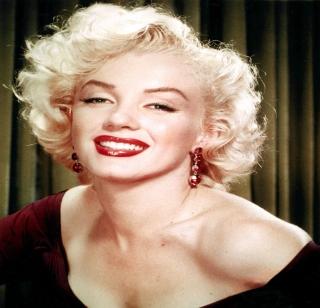 Hollywood's beauty icon Marilyn Monroe's death anniversary | हॉलिवूडची ब्युटी आयकॉन मर्लिन मन्रोची पुण्यतिथी