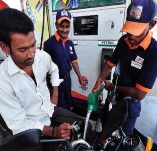 No helmet, still petrol ... The government decided to back | नो हेल्मेट, तरीही पेट्रोल...सरकारने निर्णय घेतला मागे No helmet, still petrol ... The government decided to back | नो हेल्मेट, तरीही पेट्रोल...सरकारने निर्णय घेतला मागे