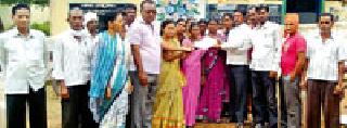 At last, the teacher got the teacher in the Dhanori school | धानोरी शाळेला अखेर शिक्षक मिळाले At last, the teacher got the teacher in the Dhanori school | धानोरी शाळेला अखेर शिक्षक मिळाले