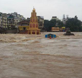 VIDEO: Godavari flood level, high alert in district along with Nashik city | VIDEO: गोदावरीच्या पुराची पातळी वाढली, नाशिक शहरासह जिल्ह्यात हाय अलर्ट