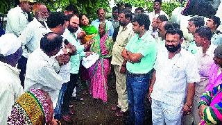 Discuss with the villagers about flood damage | पुरामुळे झालेल्या नुकसानीबाबत ग्रामस्थांशी चर्चा