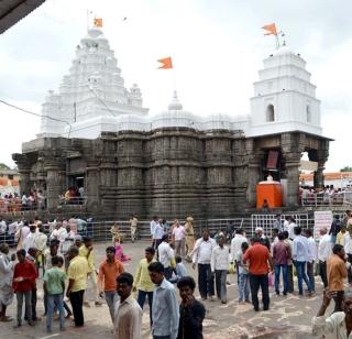 5 lakh devotees took the dignity of Nagpanchami | नागपंचमीनिमित्त सव्वा लाख भाविकांनी घेतले दर्शन