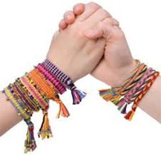 Give 'virtual' friendship to break! | ‘व्हर्च्युअल’ मैत्रीला द्या ब्रेक! Give 'virtual' friendship to break! | ‘व्हर्च्युअल’ मैत्रीला द्या ब्रेक!