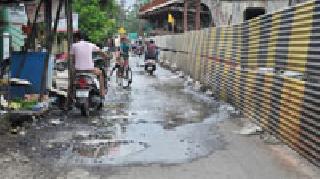Approach road clearance of 'Rob' | ‘आरओबी’च्या अॅप्रोच रस्त्यांची चाळणी Approach road clearance of 'Rob' | ‘आरओबी’च्या अॅप्रोच रस्त्यांची चाळणी