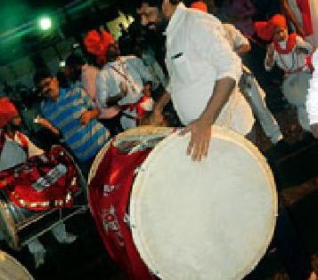 Dhol-Tasha team formed in the backyard | परतवाड्यात साकारले ढोल-ताशा पथक Dhol-Tasha team formed in the backyard | परतवाड्यात साकारले ढोल-ताशा पथक