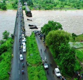 Savitri bridge accident: seven more passengers injured in ST | सावित्री पूल दुर्घटना :अपघातग्रस्त एसटीत आणखी सात प्रवासी?